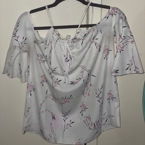 Fashionable floral open shoulder blouse🌸